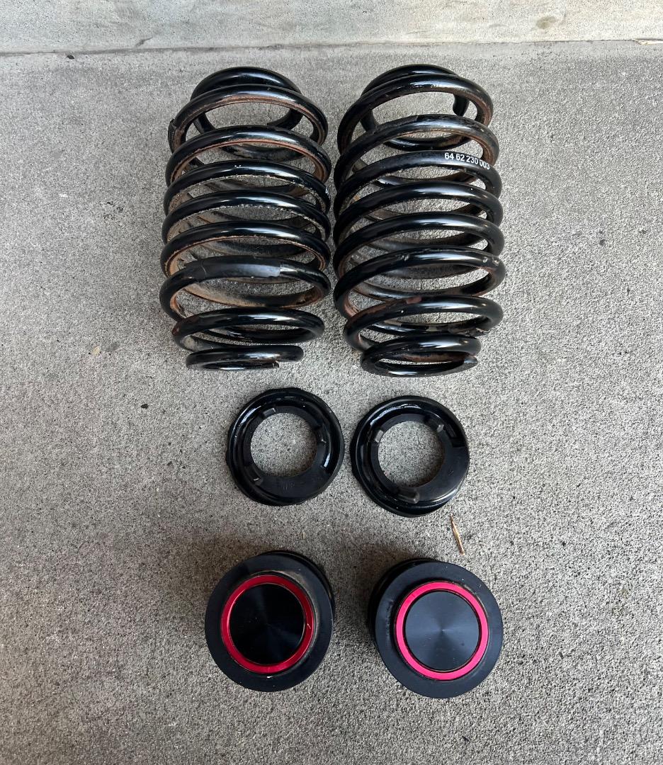 30プリウスZVW30 フルタップ式車高調BLITZ