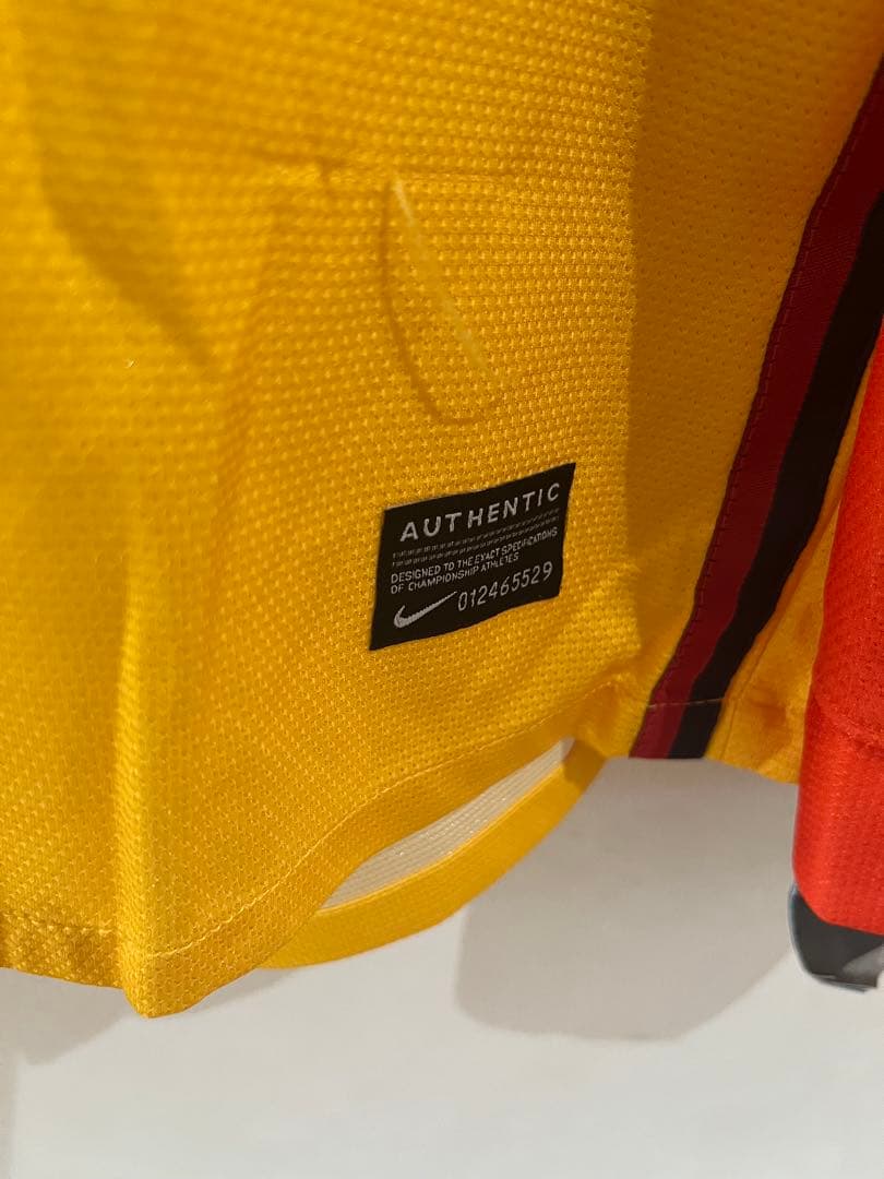 サッカー　NIKE バルセロナ メッシ 　ユニフォーム　未使用、タグ付き　長袖