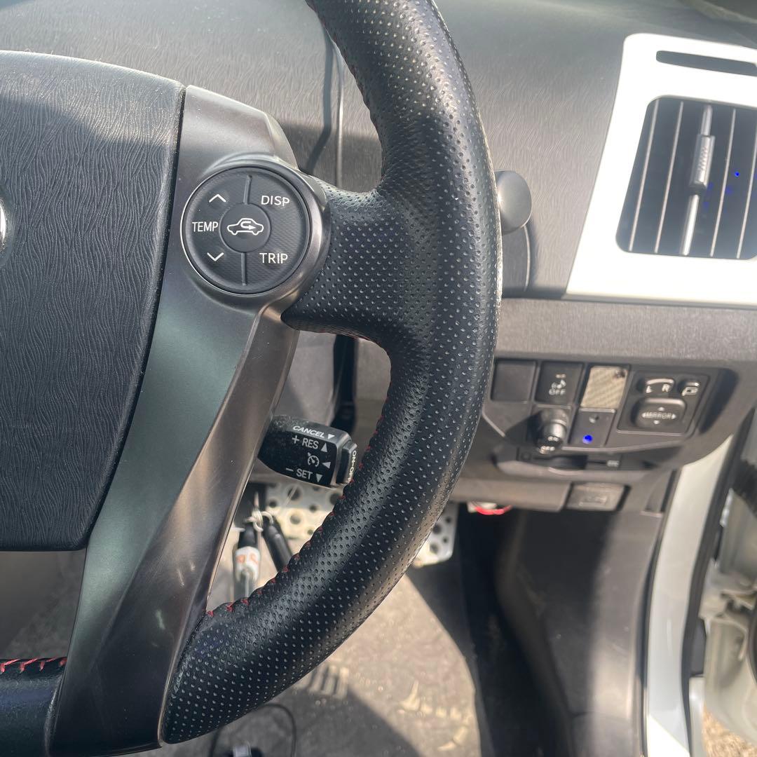 トヨタプリウスZVW30 GSグレード　ステリング　ホイール レッドステッチ 赤