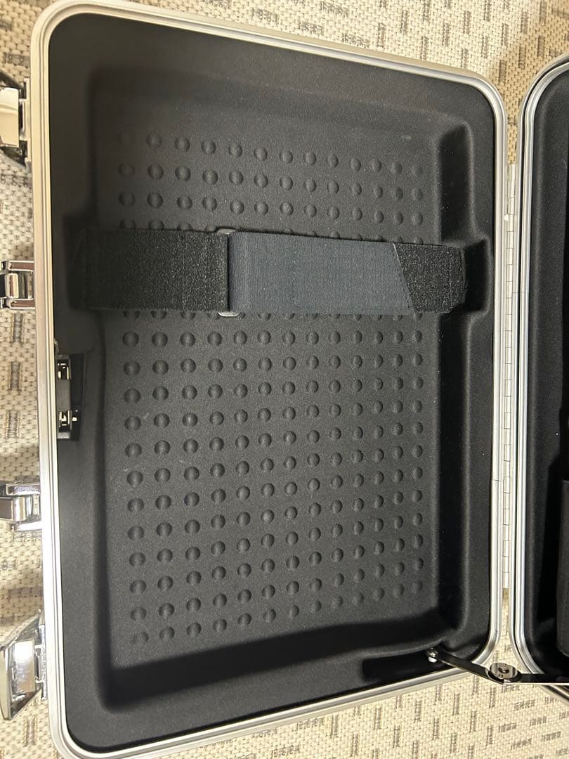 ゼロハリバートン　アタッシュケース　ジュラルミンケース