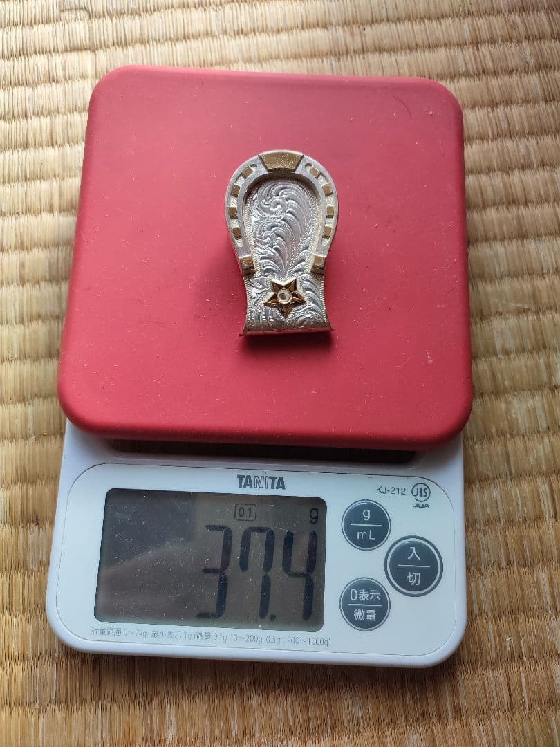 銀色の金属製の馬蹄形デザイン 37.4g