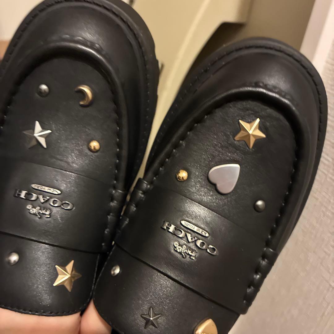 最終値下げ　表記8 サイズ25-25.5相当　COACH スタッズ付きローファー