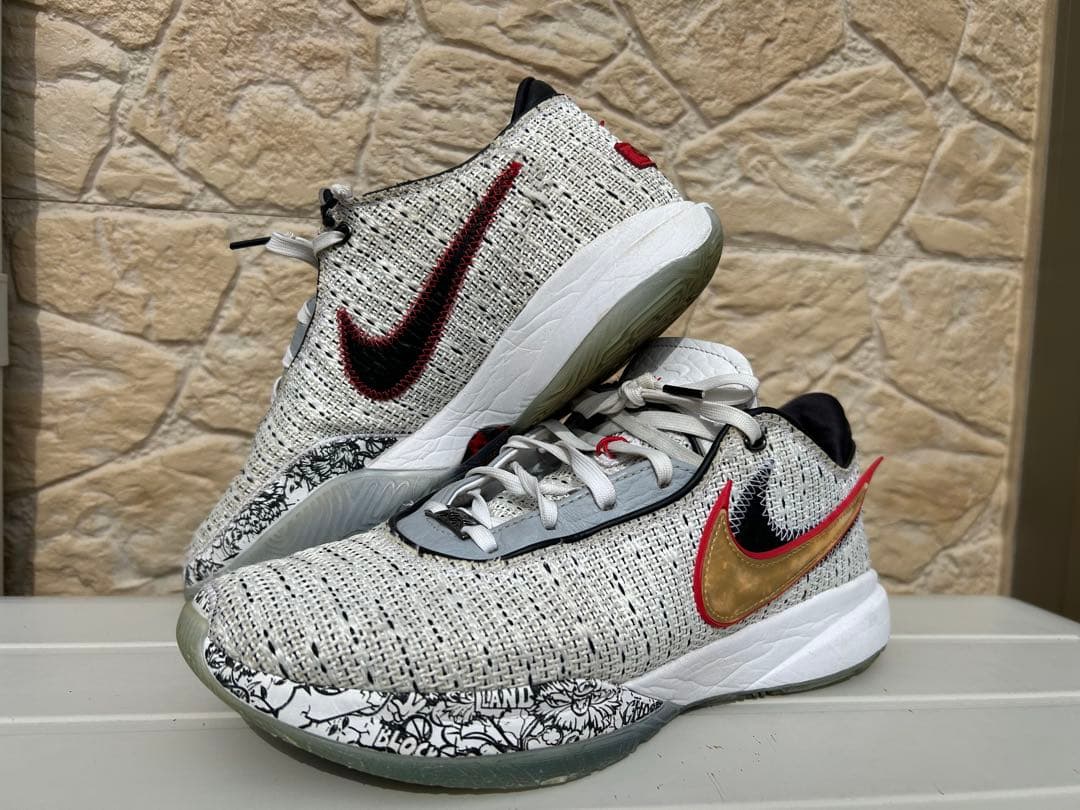 Nike LeBron 20 バスケットボールシューズ ホワイト/ゴールド