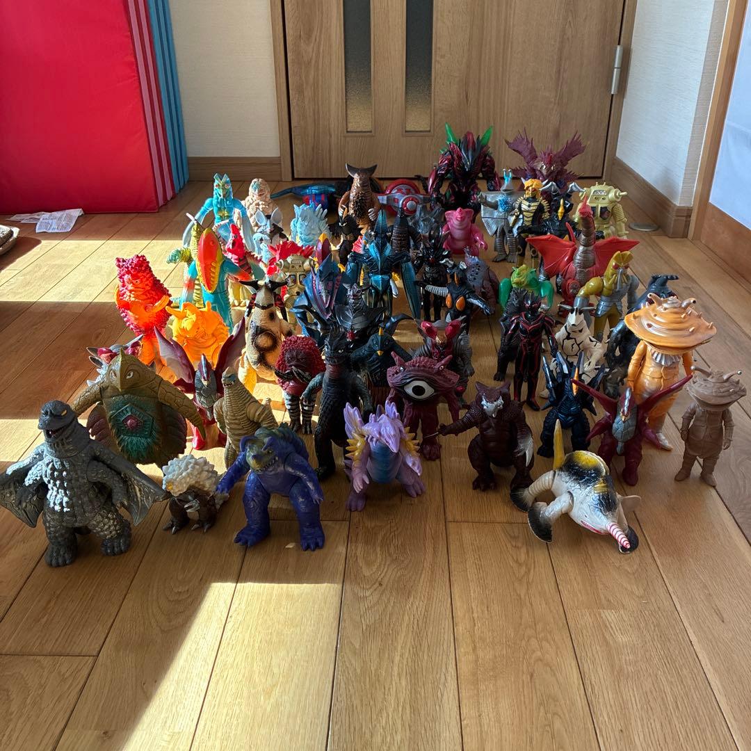 ウルトラマンシリーズ 怪獣フィギュアセット 剣のおもちゃ付