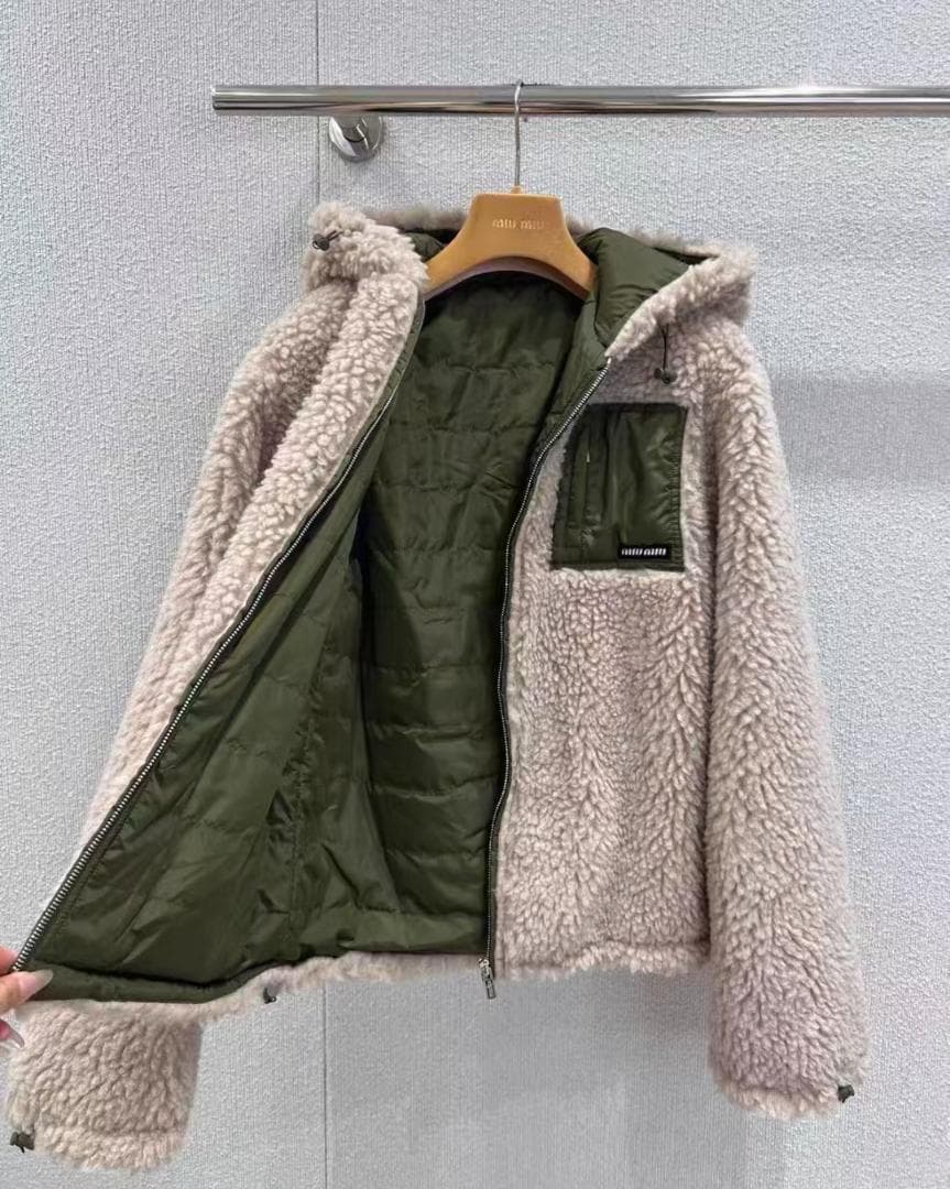 miumiuフード付きボアジャケット