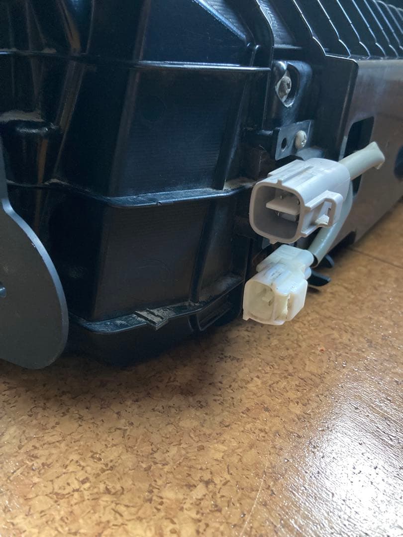 KOITO トラック用オールLEDリアコンビネーションランプ　3連タイプ　左のみ