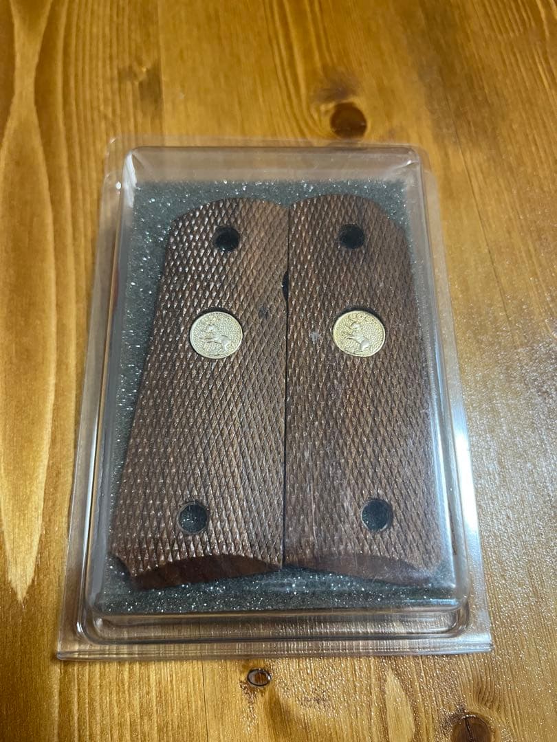 エラン ヘレッツ 木製グリップ フルチェッカー 1911 オフィサーズ MGC