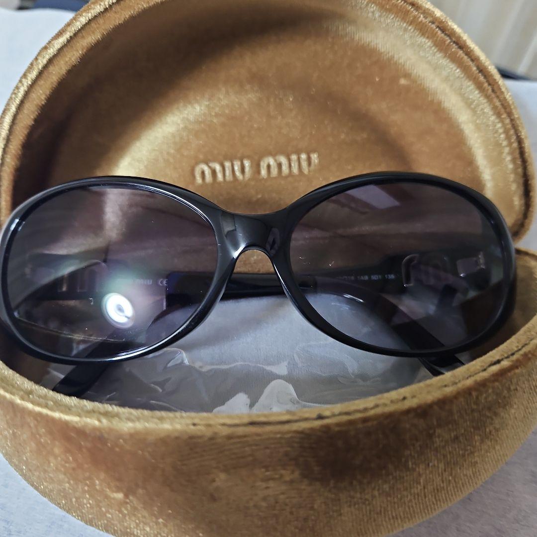 Miu Miu ブラックサングラス