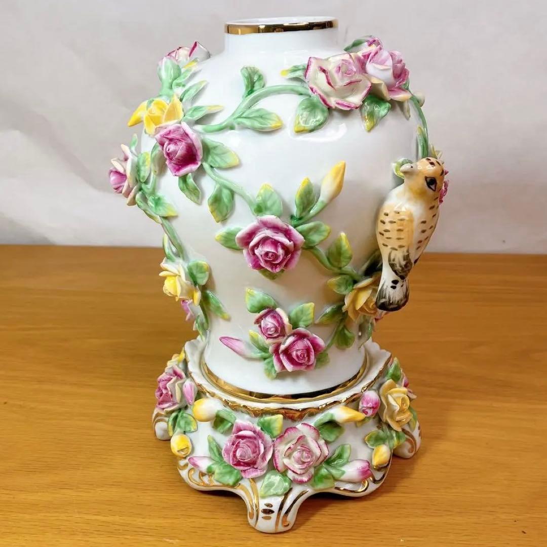 陶磁器 花瓶 鳥 フラワーモチーフ 立体装飾 金彩 アンティーク調