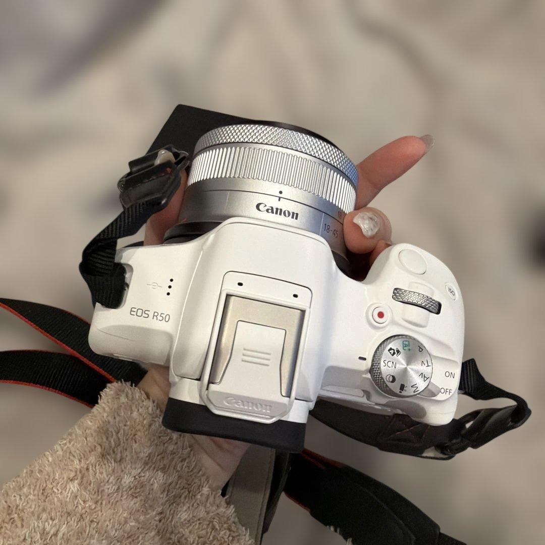 Canon EOS R50 ミラーレス レンズキット ホワイト 美品 おまけ付