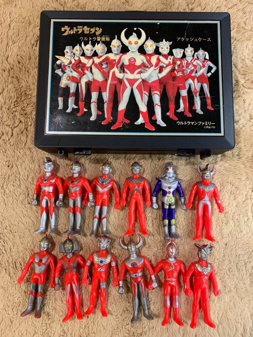 ポピー　キングザウルスシリーズ　ウルトラマン　ソフビ　セット　(ケースはオマケ)