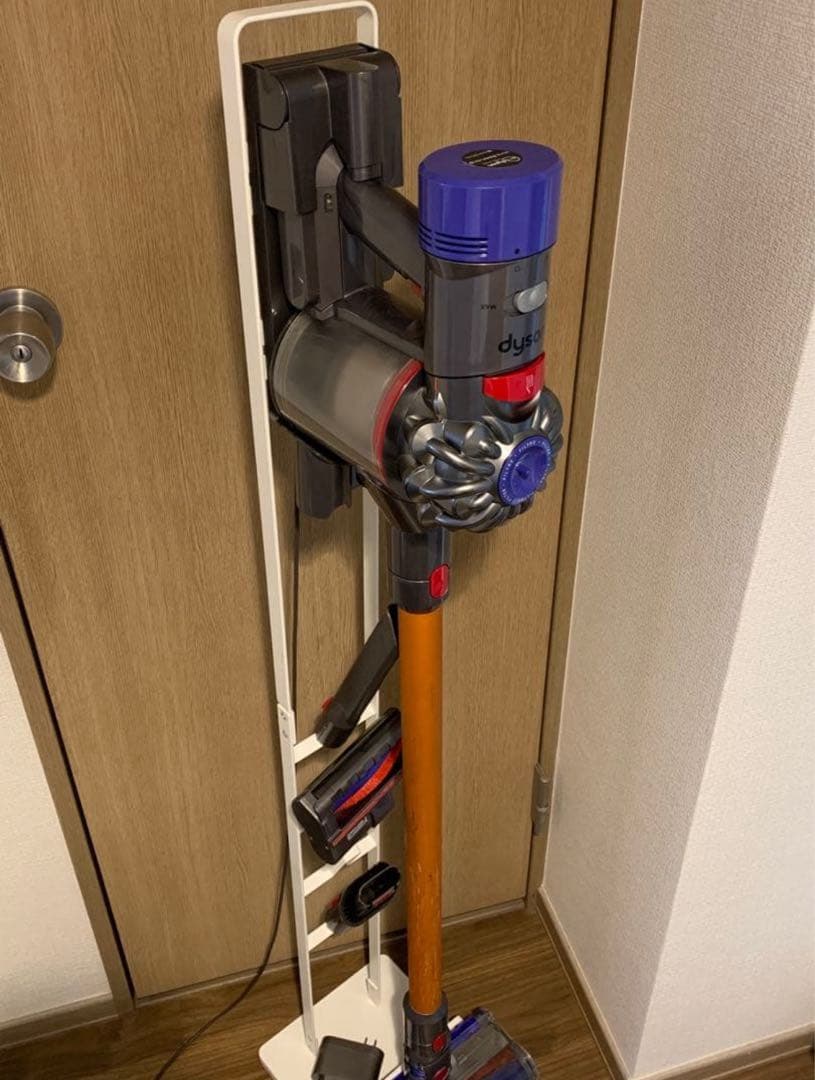 L*O様 【格安・おまけ付】dyson v8 コードレスクリーナー　山崎実業タワ