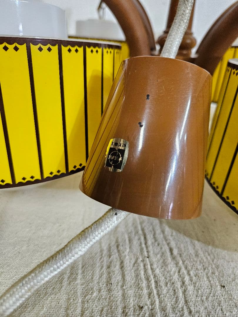 ジャパンヴィンテージ 昭和レトロなペンダントライト 4灯 シャンデリア ポップ