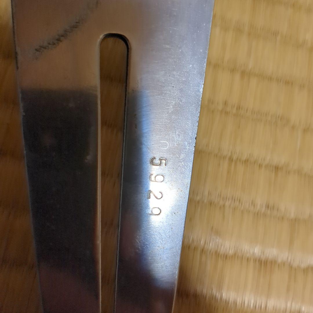 ナルディウッドステアリング、ホーンボタン、取り付けネジ。