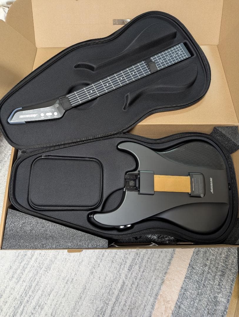 【新品未使用】エアロバンドギター AeroBand専用ケース＋マイク＋アクセサリ
