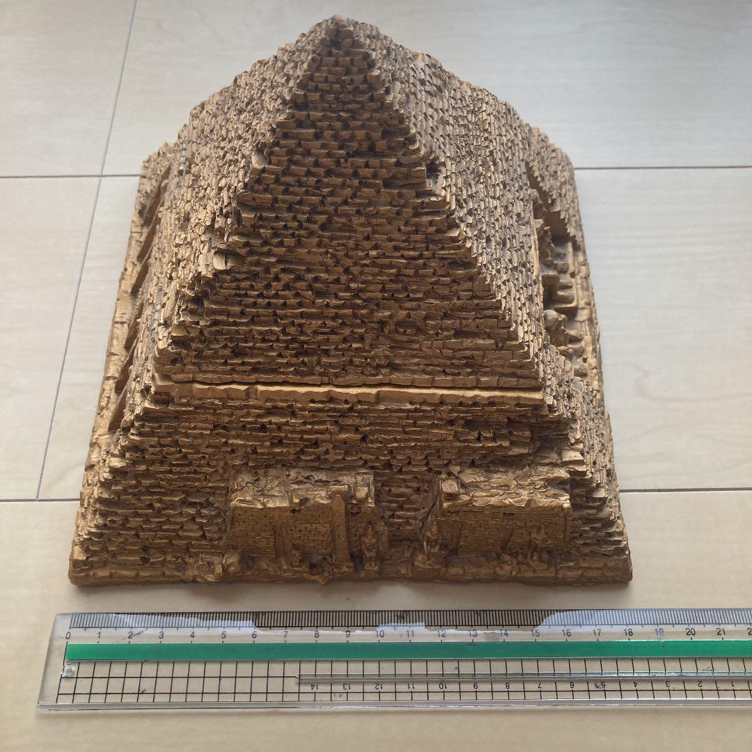 ピラミッド型置物（小物入れ）重量1・3キログラム