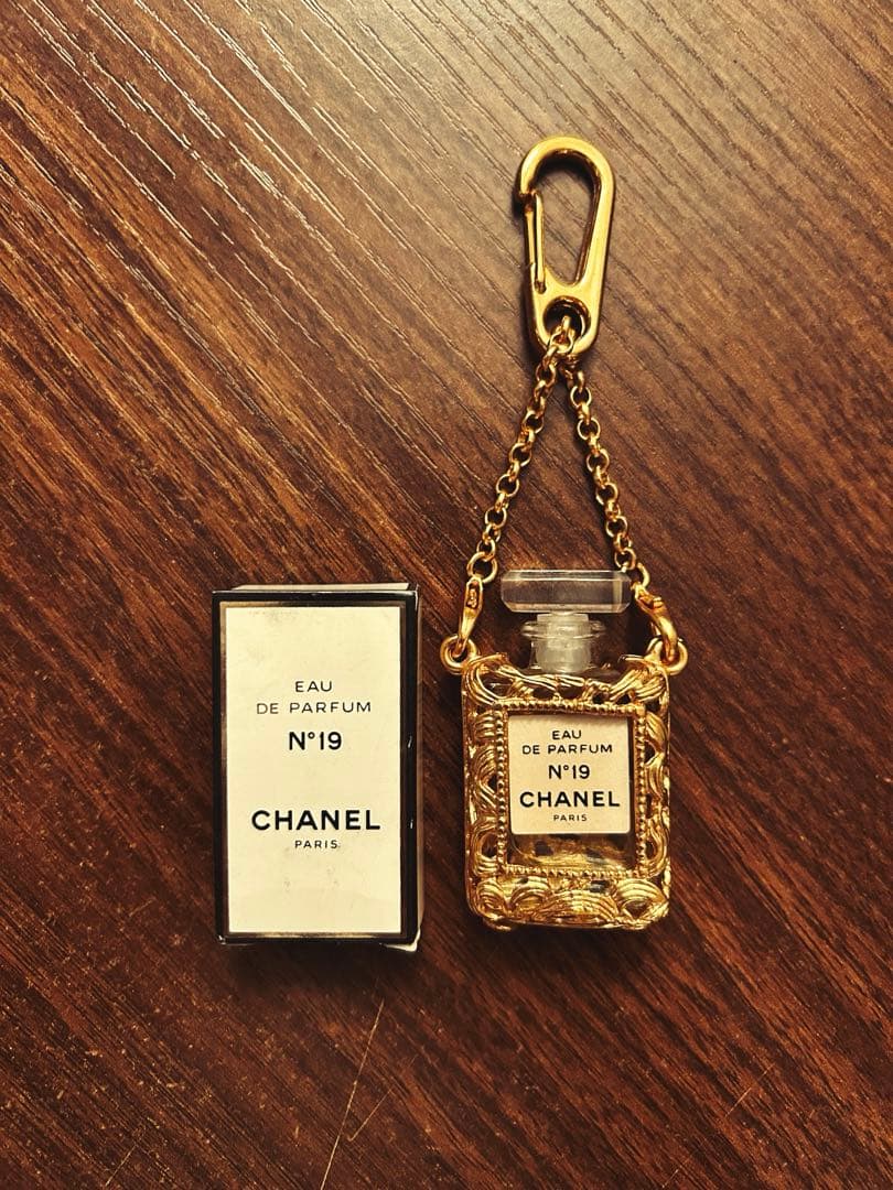 CHANEL N°19 香水ボトルチャームキーホルダー ビンテージ