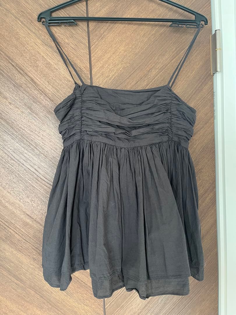 美品カレンソロジー黒フリルキャミソール