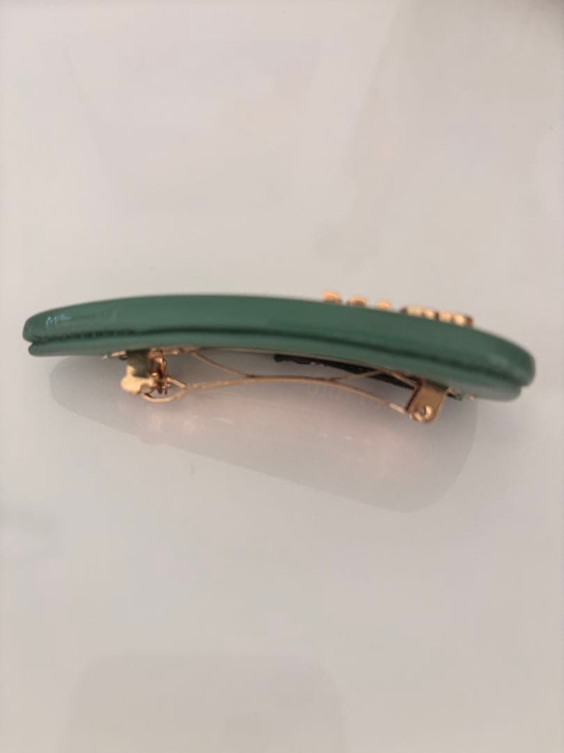 miu miu グリーン ヘアクリップ