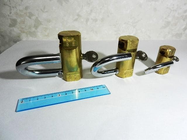 イタリア「Ｖｉｒｏ」ブランドシリンダー南京錠３点