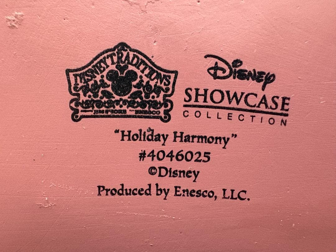 ディズニー Enesco Showcase “Holiday Harmony”