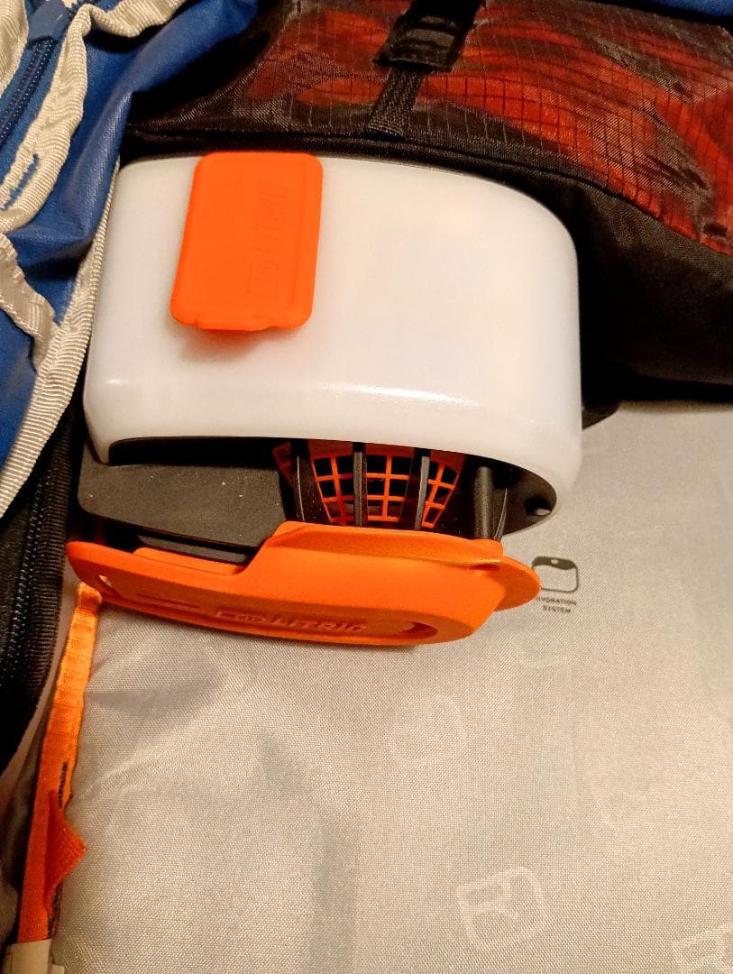 電動アバランチエアバッグORTOVOX AVALANCHE AIRBAG 3.0