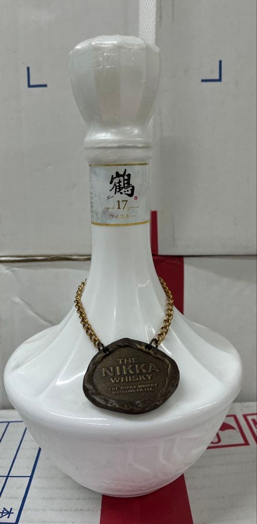 ニッカウヰスキー 鶴 17年 陶器ボトル 700ml 43%