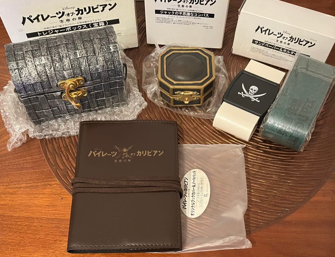 アシェット パイレーツオブカリビアン 宝箱 コンパス ブックカバー