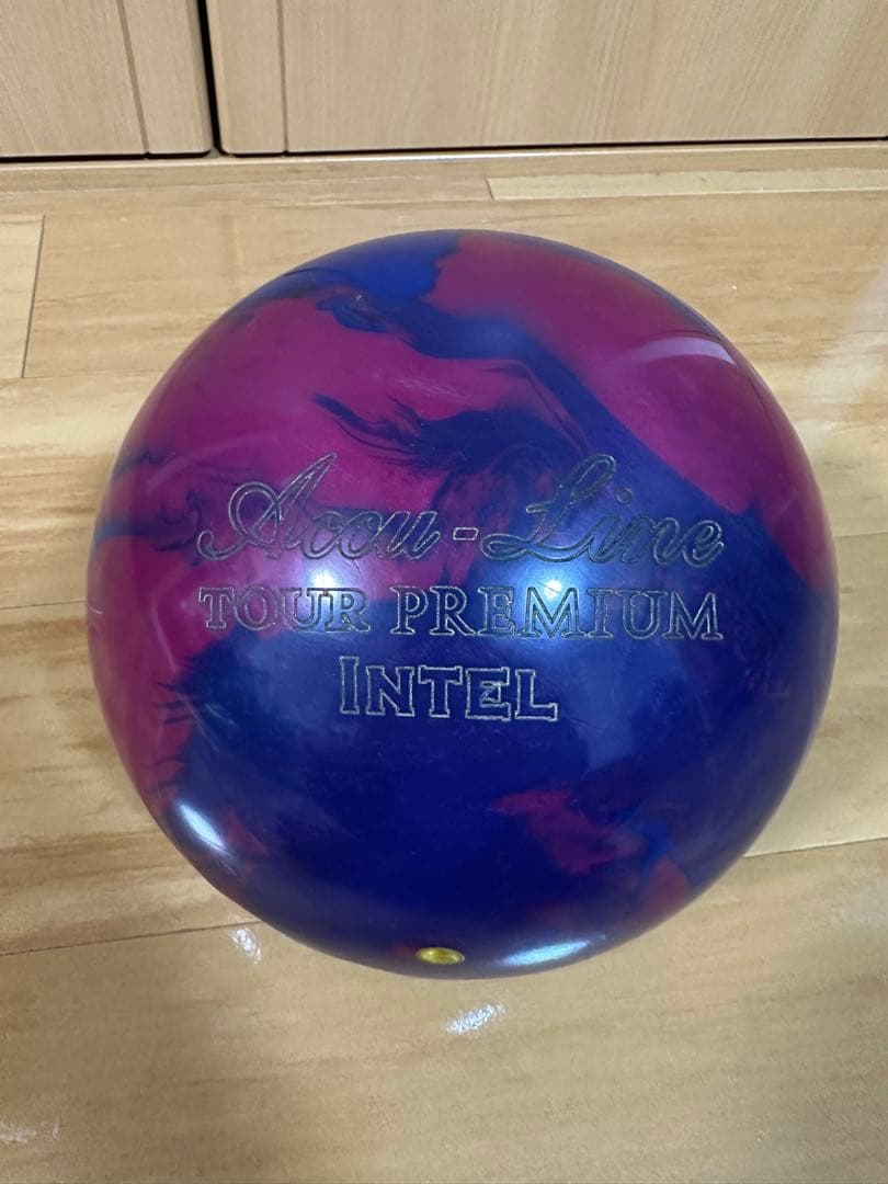 アキュライン・ツアープレミアムインテル　ボウリングボール　中古ボール