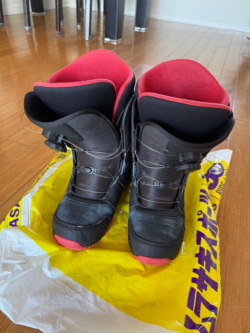 スノーボードブーツ 黒/赤
