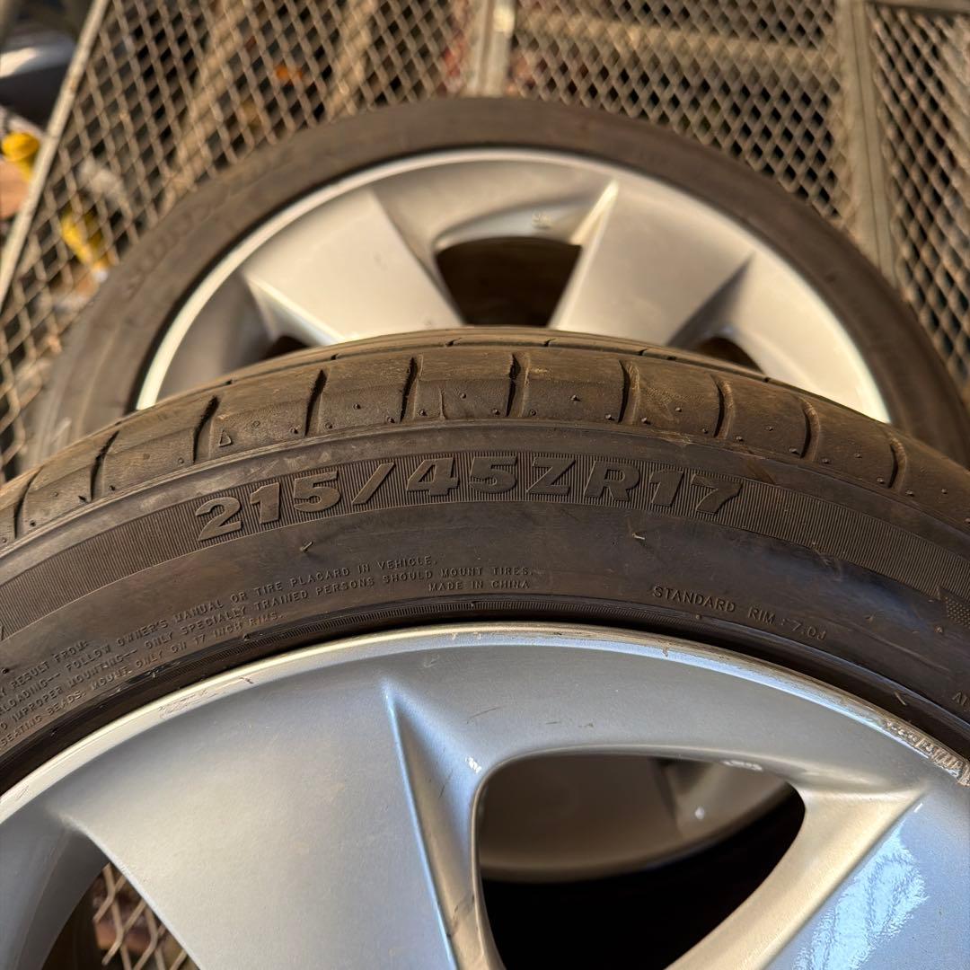 トヨタ　30プリウス純正17インチ タイヤ・ホイールセット 215/45R17