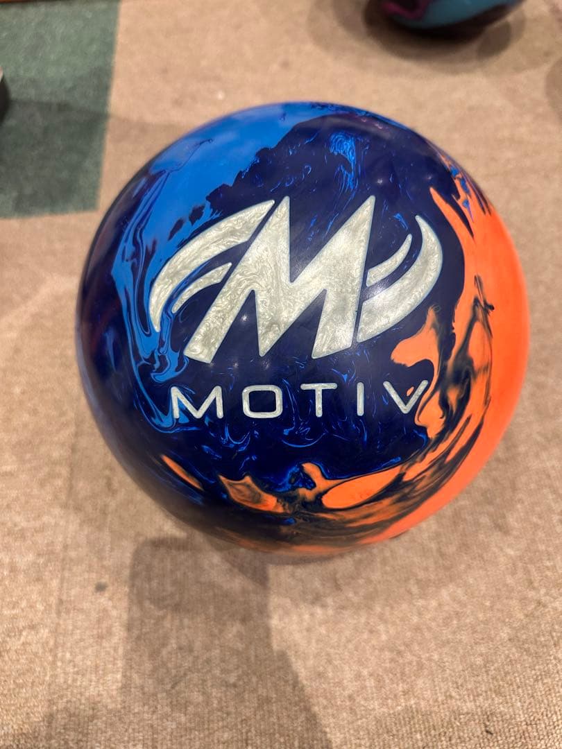 ★美品★モーティブ　プライドダイナスティ　ボウリングボール15ポンド