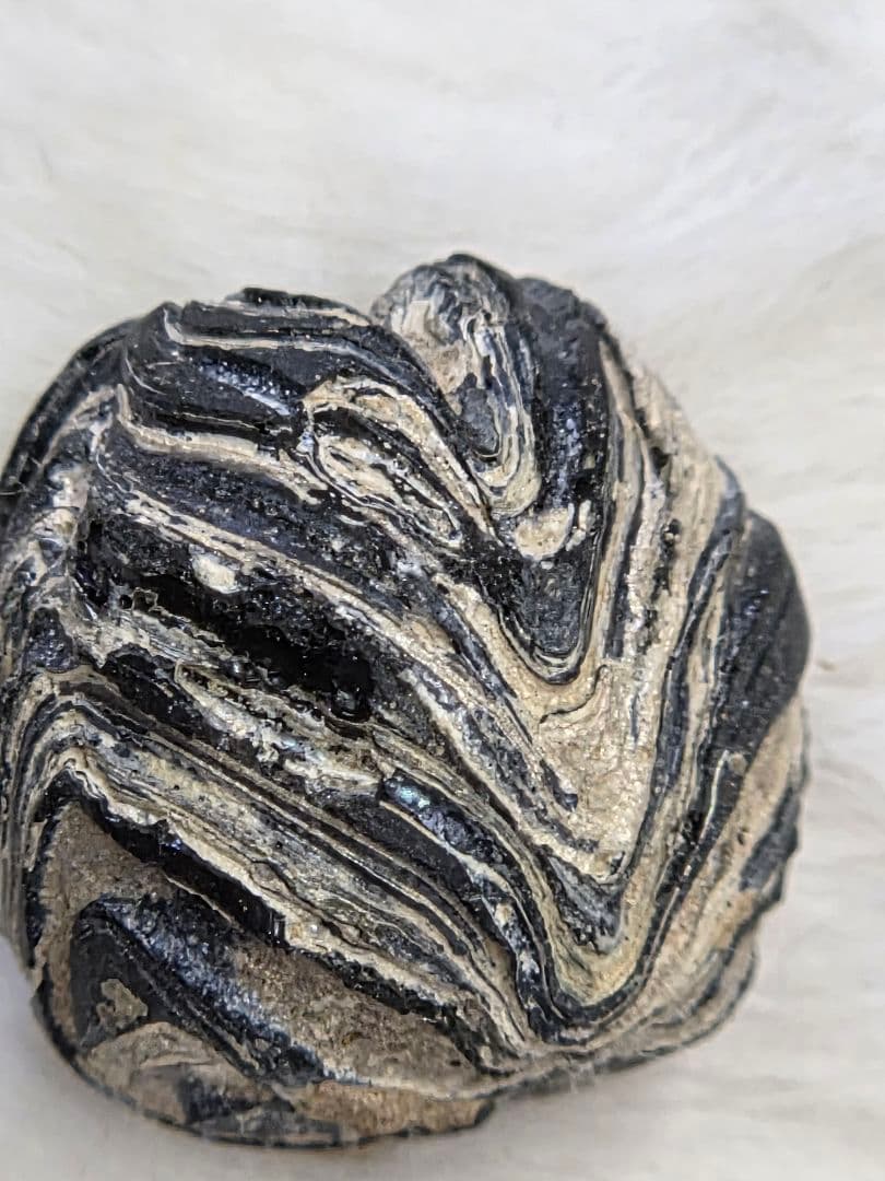 017　蜻蛉玉　枯れた感じ波状模様の古い物です！