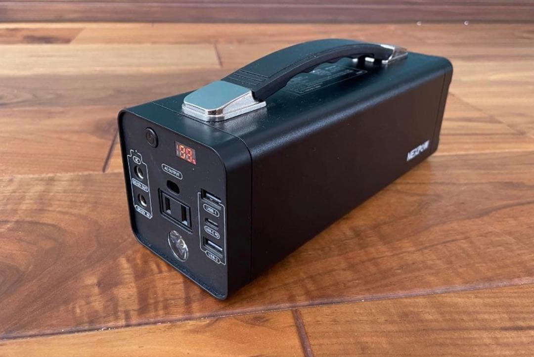 ポータブル電源 AC出力 USBポート LEDライト付き