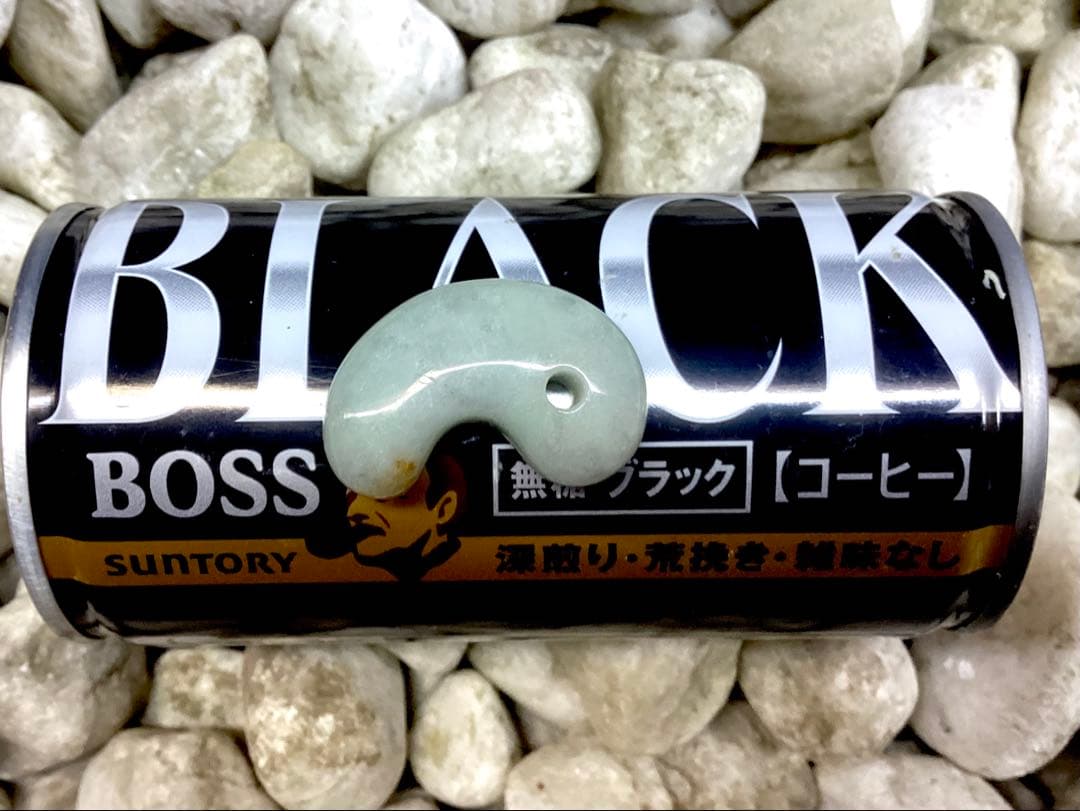 ✳紅色入り‼️ 繊細結晶の糸魚川翡翠勾玉　極上高品質の透過　本物を守護石に‼️