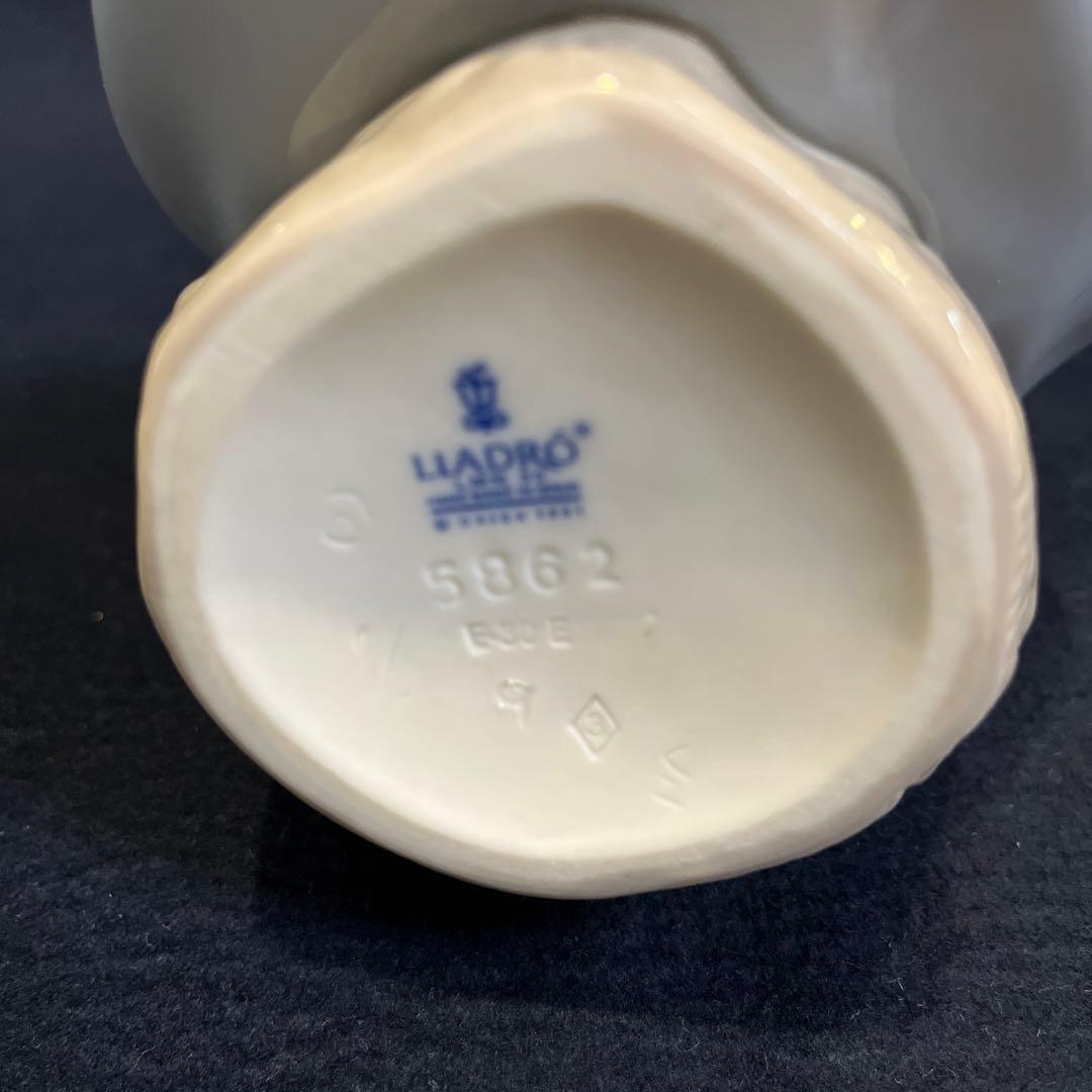 リヤドロ　花の香りに包まれて　フィギュリン　陶器　置物　人形　インテリア