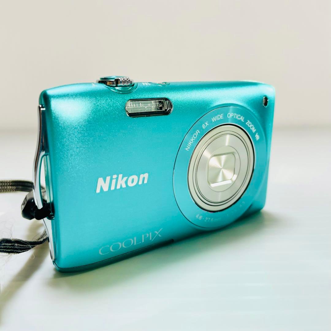 超美品　箱付き　Nikon COOLPIX S3300 ニコン　クールピクス