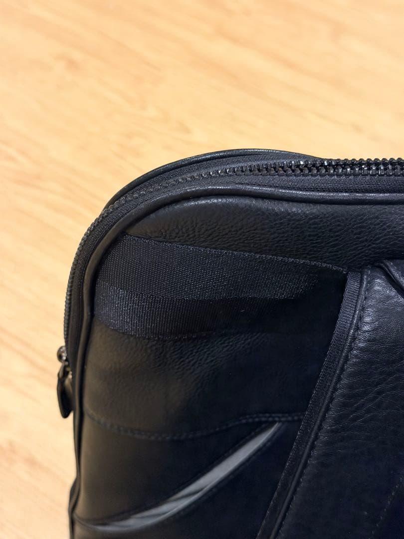 FlathorityのオイルミーリングPCリュック(M) 16インチ可能