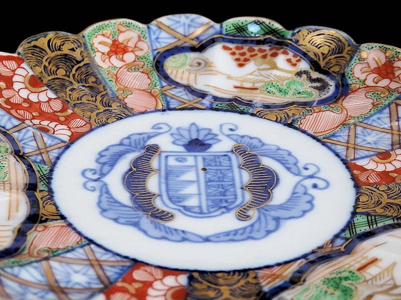 大聖寺伊万里　金襴手　紋章に菊花皿 　5寸皿　D174AS-COe