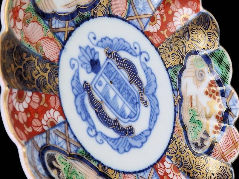 大聖寺伊万里　金襴手　紋章に菊花皿 　5寸皿　D174AS-COe