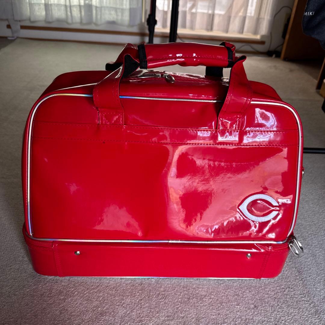 広島カープ　エナメルバッグ