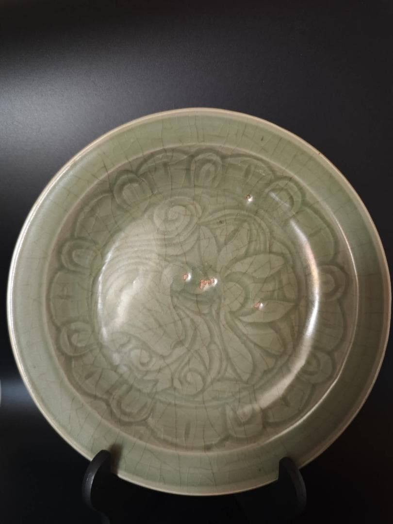 明時代　龍泉窯青磁花紋盤(E-31)