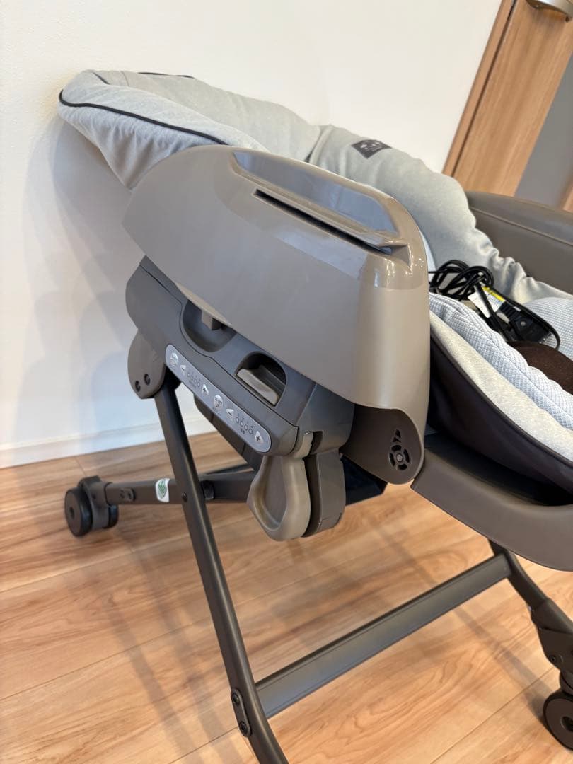 電動ベビーチェア グレー　ネムリラ　コンビ