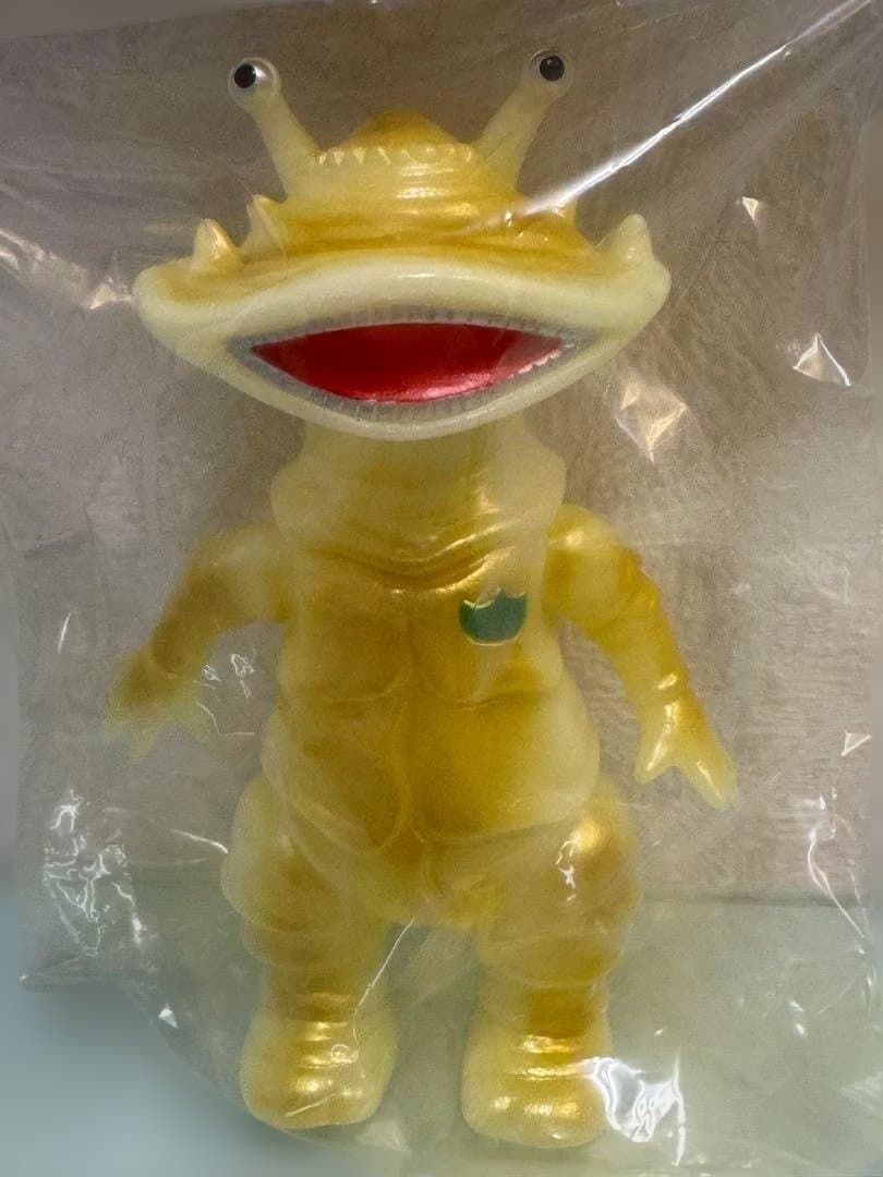 リトルカネゴン　蓄光ゴールド　ブルマァク　ブルマァクの怪獣シリーズ　ウルトラQ