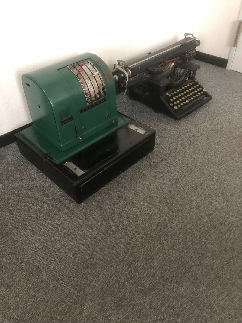 年代物　アンティーク　手動タイプライター　BLACK (外国製)