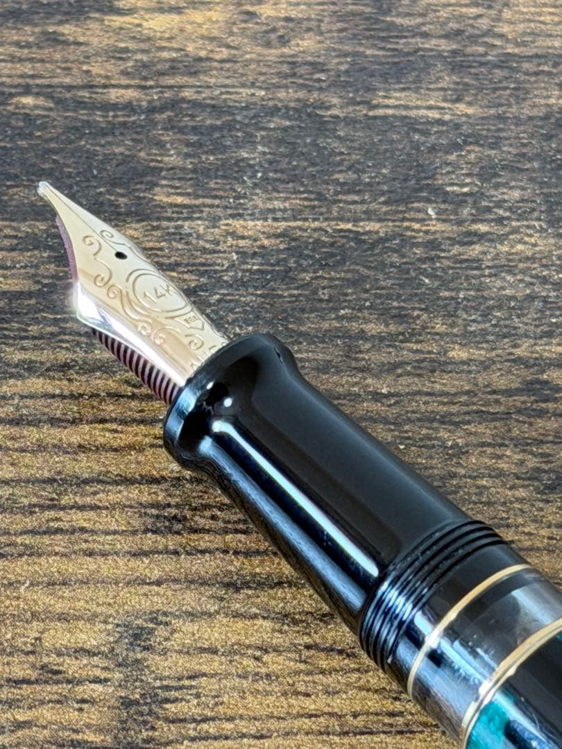 未使用に近い　アウロラ　オプティマ　グリーン　14金　ゴールド　B 万年筆