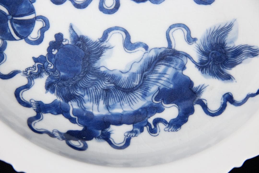 中国美術　青花獅子毬 成化年製　 古染付皿 骨董磁器 蔵出 唐物 EYM23-3