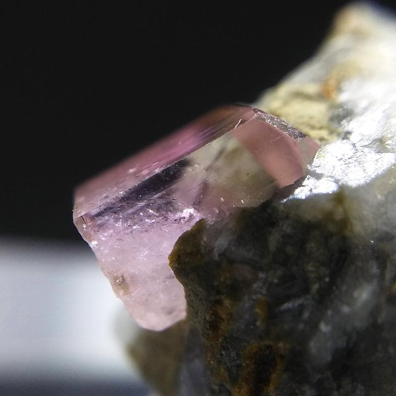 528 ピンクトパーズ トパーズ カトラン 結晶 母岩付 原石