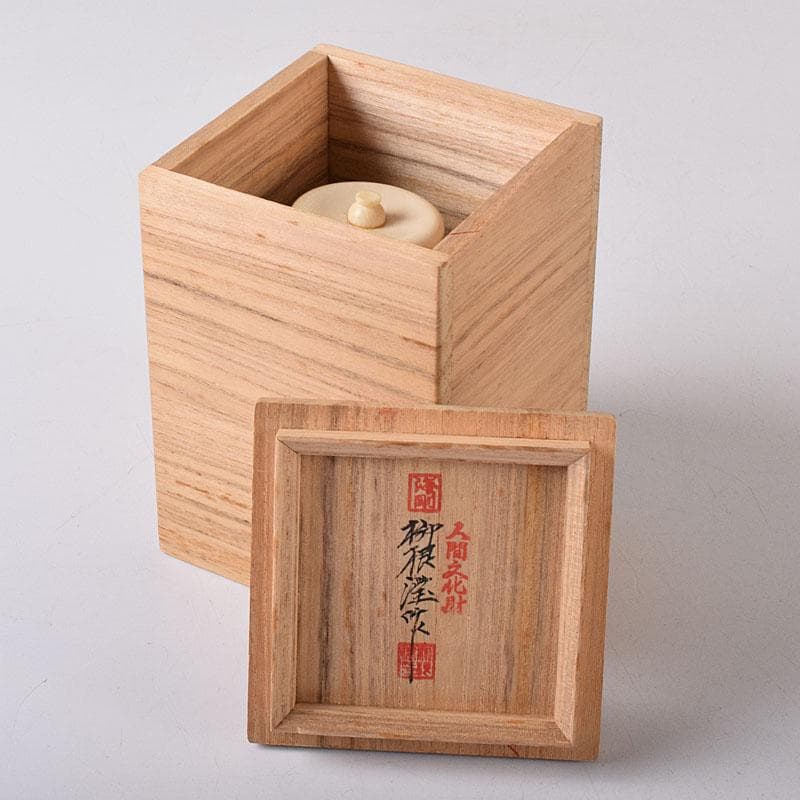 韓国人間文化財　柳海剛（柳根瀅）作　高麗青磁　象嵌鶴文　茶入　共箱　V　7835