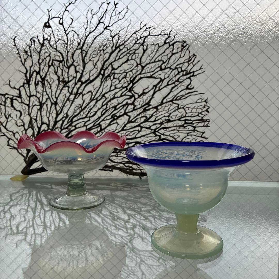 骨董　時代ガラス　希少　ラムネ色乳白色暈し　青色リップ朝顔型　氷コップ　ウラン